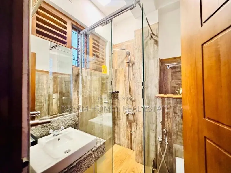 Luxury House with Private Pool – Colombo 7