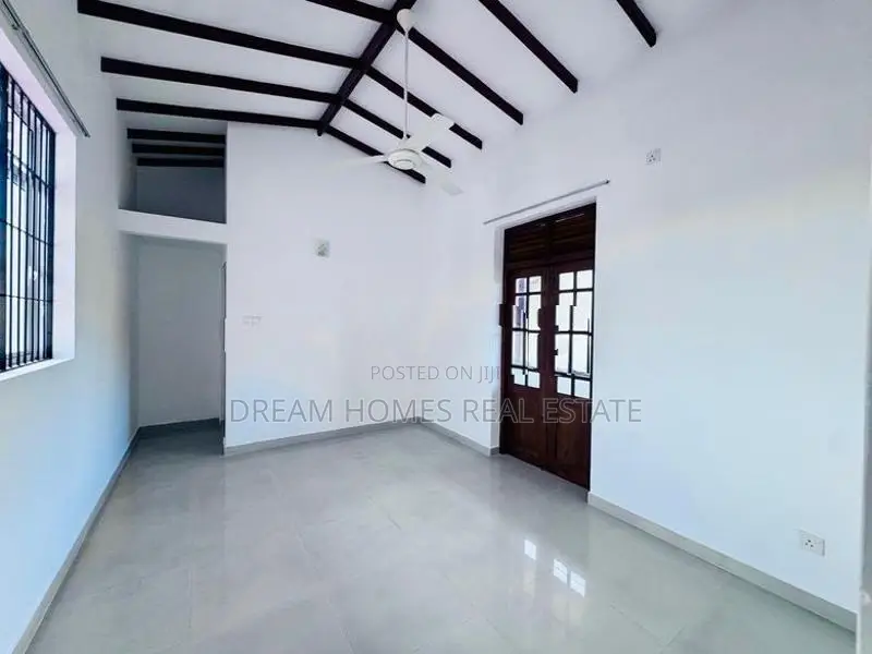 Newly Renovated Modern 3-Storey House for Sale – Papiliyana