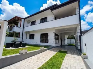 පිලියන්දල - මඩපාත දෙමහල් නිවසක් විකිණීමට