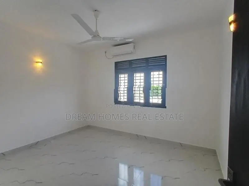 පිලියන්දල - මඩපාත දෙමහල් නිවසක් විකිණීමට