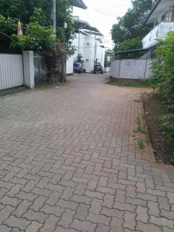Commercial Building for Long-Term Lease – Boralesgamuwa | 1 Year FREE