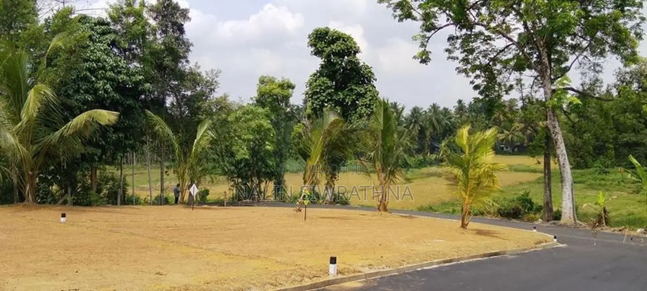 Land for sale in Kiriwattuduwa close to 280 Maharagama bus route