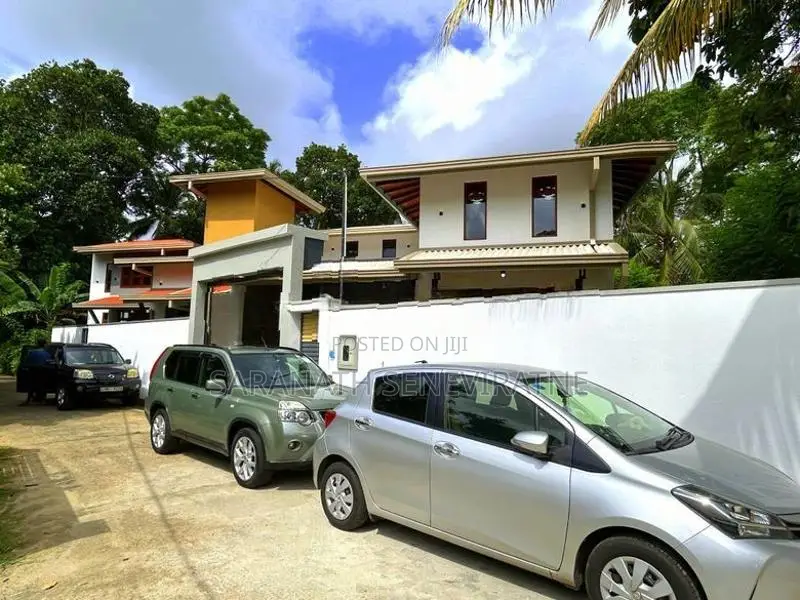 Brand-New House With a Unique Design - Madapatha Kahapola Piliyandala