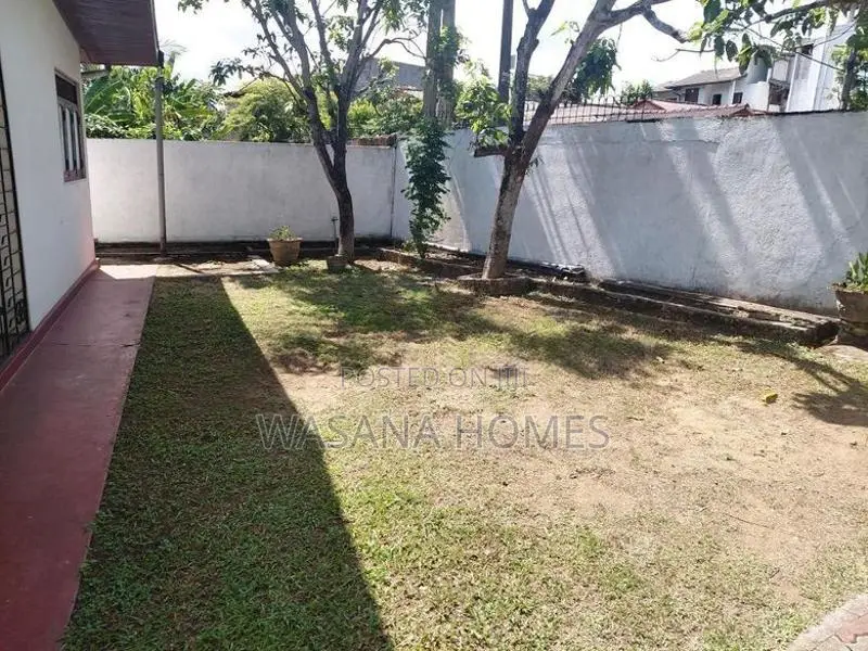 17 Perch Land with 2 Houses for Sale Borelesgamuwa