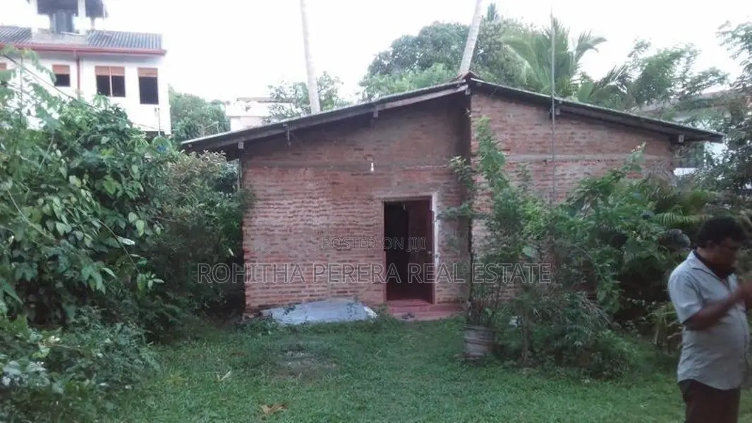 14.8 Perchland with Small House Maharagama