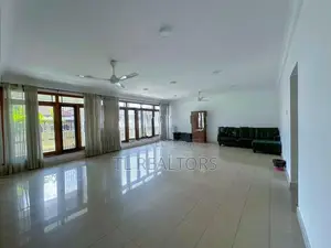 Luxury 3 Storey Residence for Sale - Colombo 6 Tl05