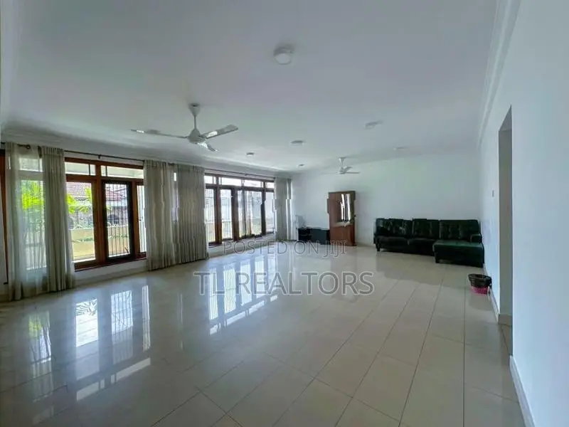 Luxury 3 Storey Residence for Sale - Colombo 6 Tl05