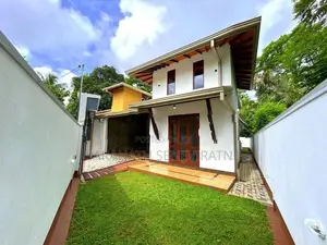 Brand-New House With a Unique Design - Madapatha Kahapola Piliyandala