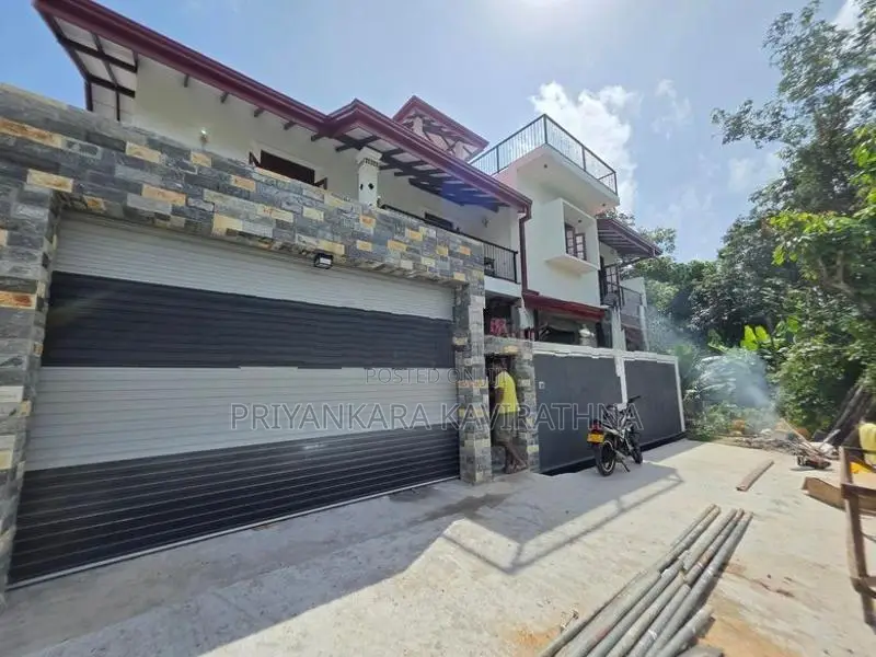 මනරම් වෙල්යායකට මුහුණලා පිහිටි අලුත්ම තෙමහල් නිවස විකිනීමට - කැස්බෑව