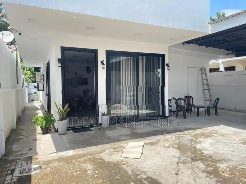 6 Bedroom House for Sale - Dehiwela, Bellanwila (EM1019)