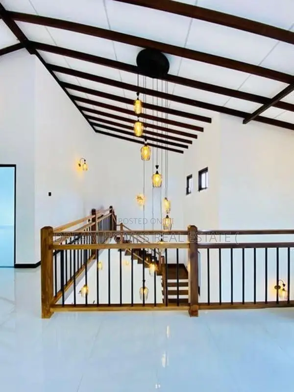 10.5 Perches Modern Luxury Home for Sale – Athurugiriya
