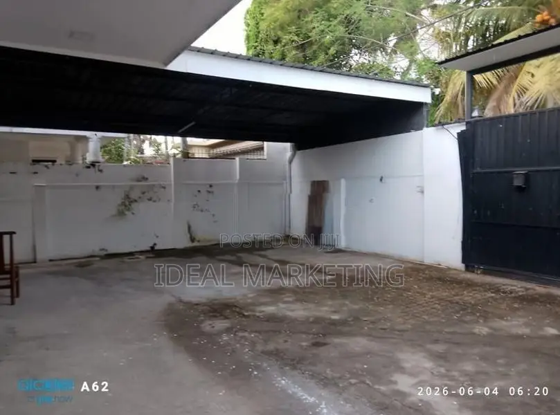 6 Bedroom House for Sale - Dehiwela, Bellanwila (EM1019)