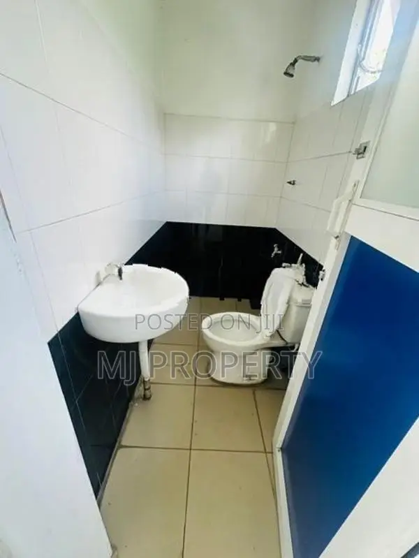 ( YC-1065) Valuable Commercial Shop Space Rent in Godagama