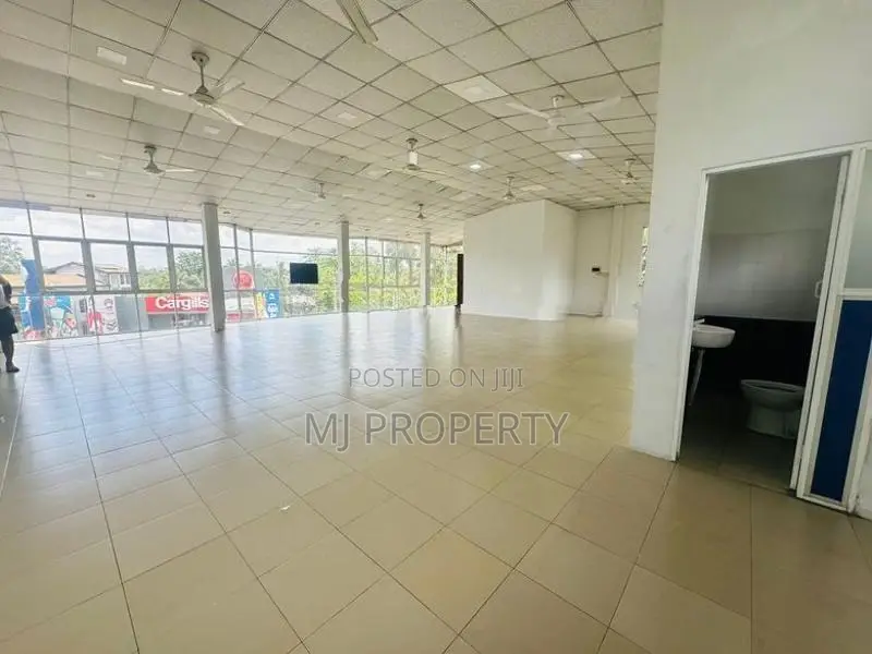 ( YC-1065) Valuable Commercial Shop Space Rent in Godagama