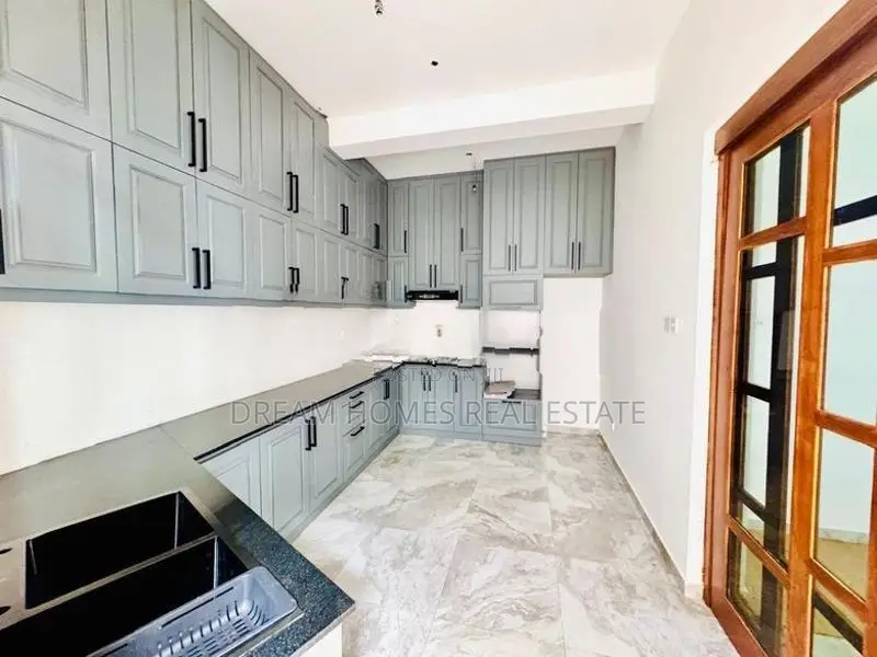 Luxury 5 Bedroom House for Sale – Bellanwila, Boralesgamuwa