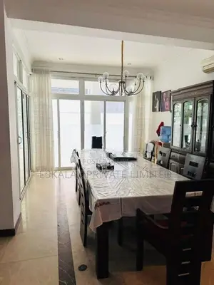 Luxury - 5 Bedrooms Furnished House For Sale in Colombo 7 EH403