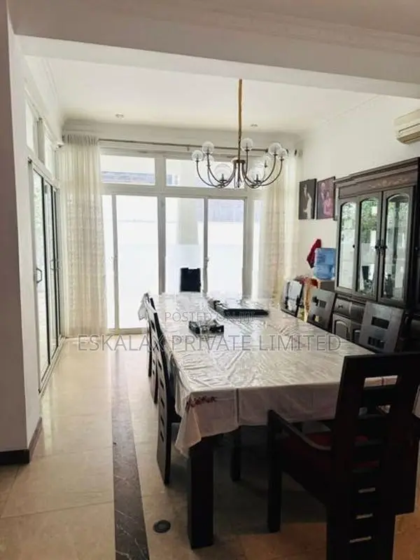 Luxury - 5 Bedrooms Furnished House For Sale in Colombo 7 EH403