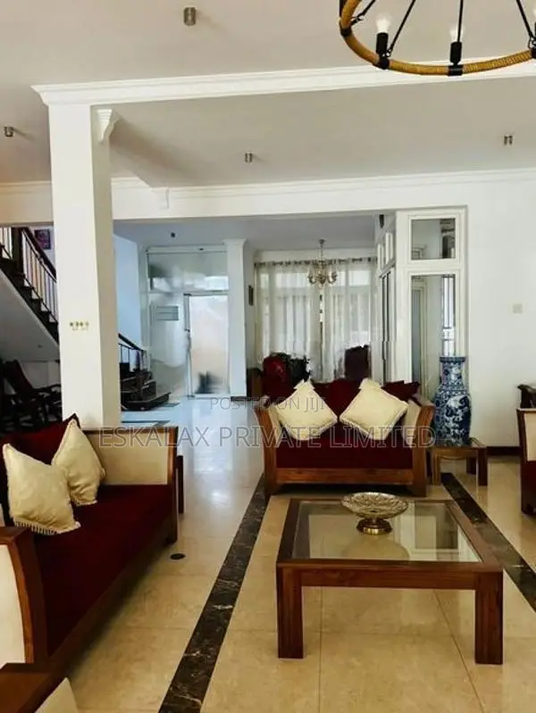 Luxury - 5 Bedrooms Furnished House For Sale in Colombo 7 EH403