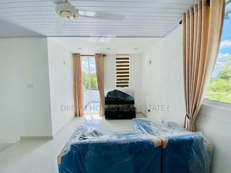 Modern 3 Bedroom House for Sale – Athurugiriya