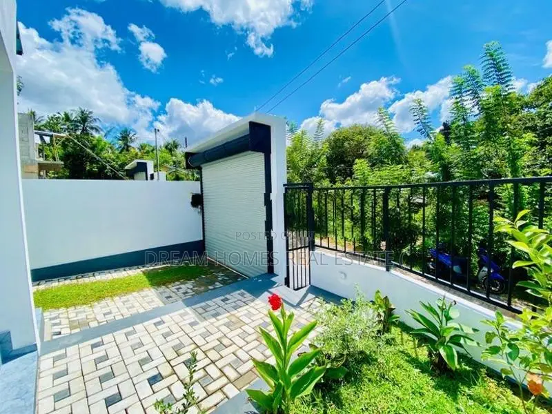Modern 3 Bedroom House for Sale – Athurugiriya