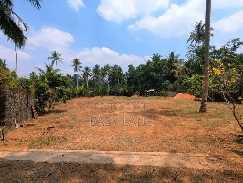 මීරිගම නගරයට ආසන්න විශාල ඉඩමක් / KM 11543