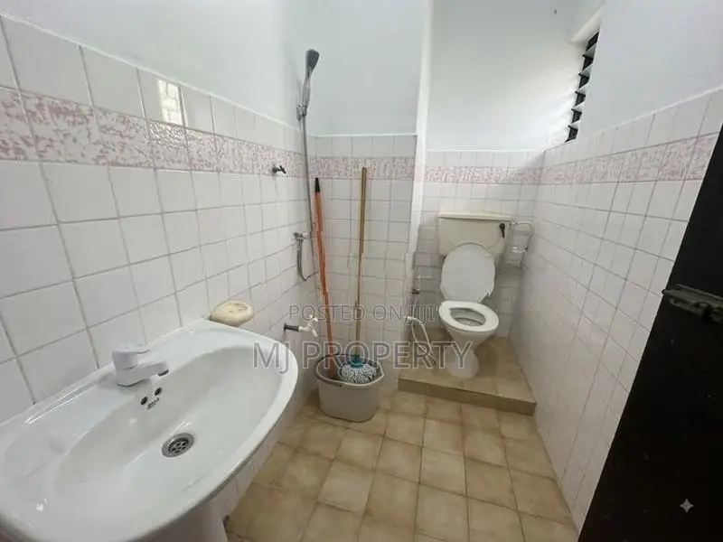 ( YR-1162) Valuable Two Storey House Rent in Maharagama