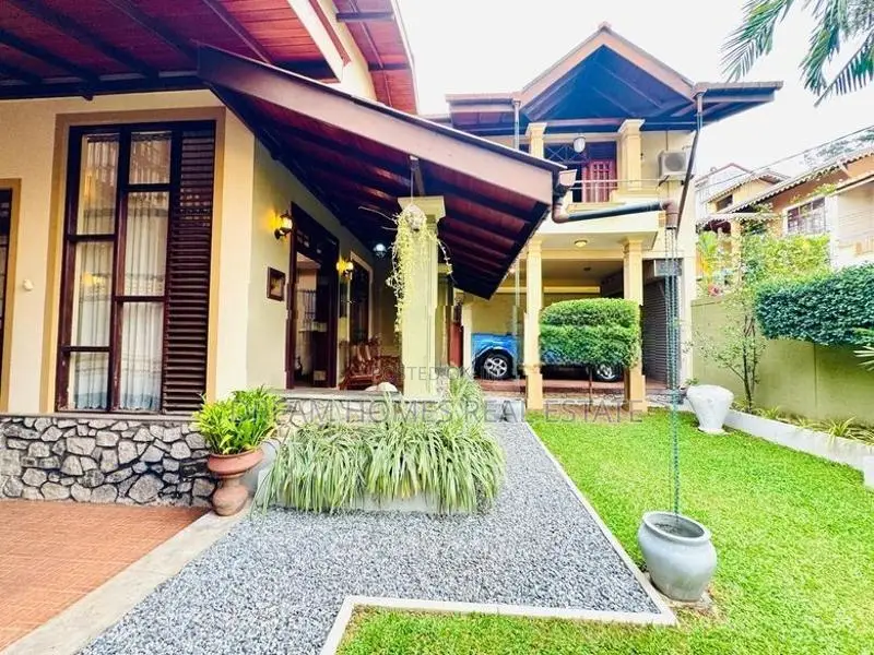 Gated Community Luxury House – 10.2 Perches Hokandara