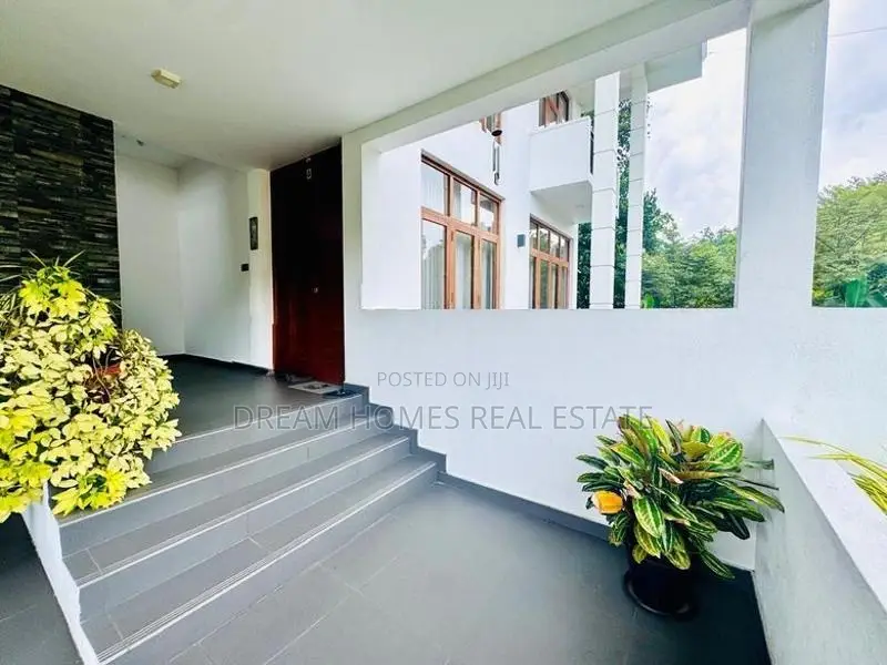Luxury 3-Storey House with Rooftop – Thalawathugoda