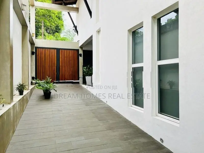 Luxury Home on 45 Perches – Hokandara