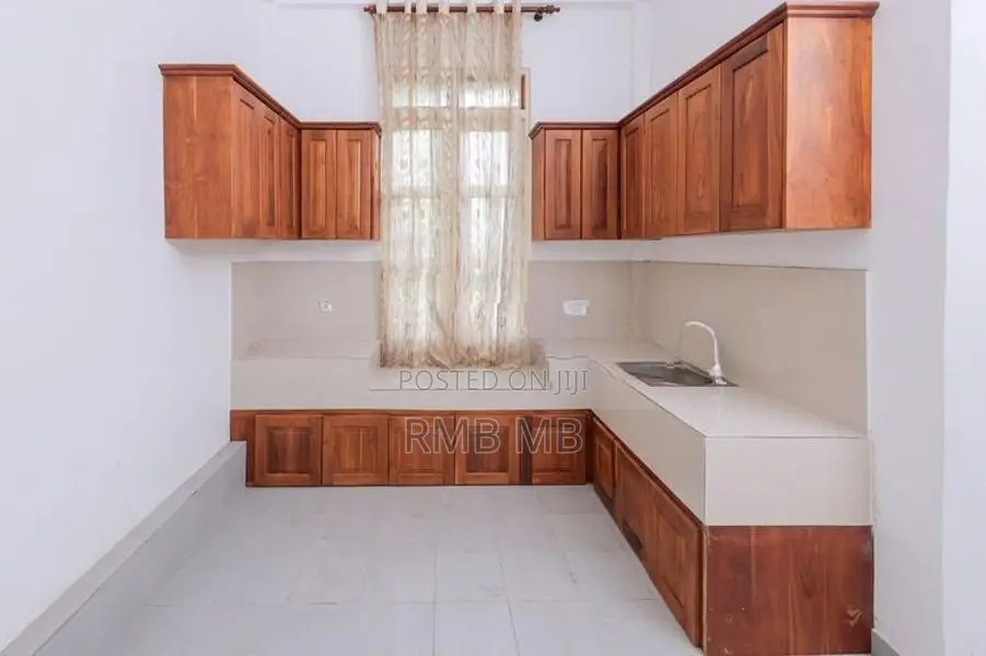 3km to Kandy Town House for Sale