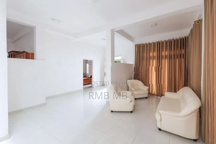 3km to Kandy Town House for Sale