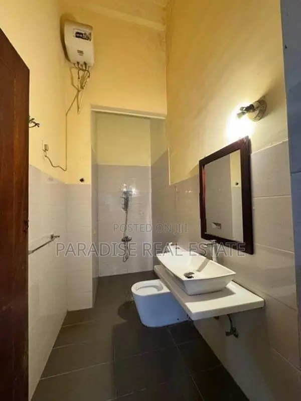 SPACIOUS 1ST FLOOR HOUSE FOR RENT IN ATHULKOTTE