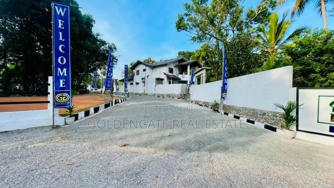 Valuable Land for Sale at Gampaha Yakkala Near Kandy Rode(500 M)