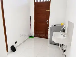 Spacious 4 Bedroom House – Kottawa
