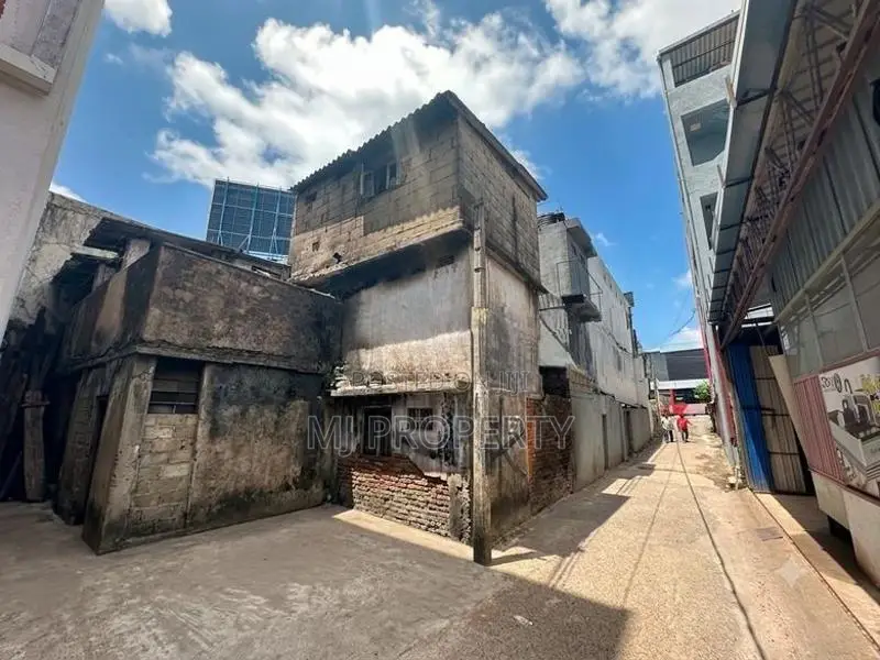 (YC-1145) Valuable Commercial Land Sale in Nugegoda Delkanda