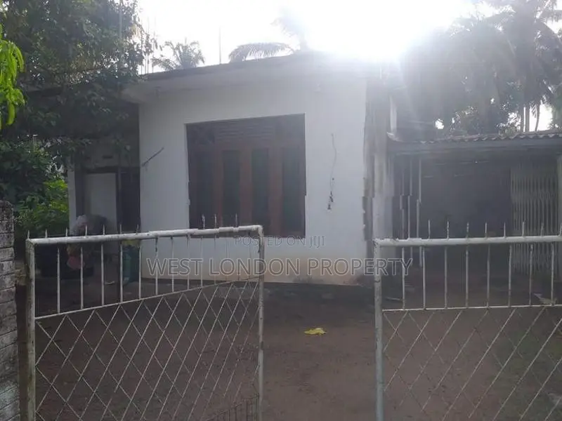 Gampaha– Valuable House with Annex for Sale!