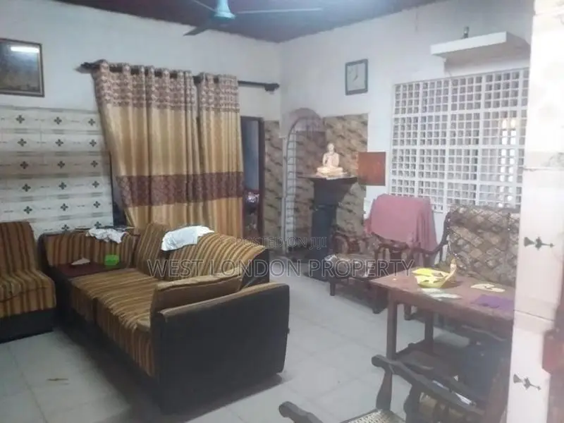 Gampaha– Valuable House with Annex for Sale!