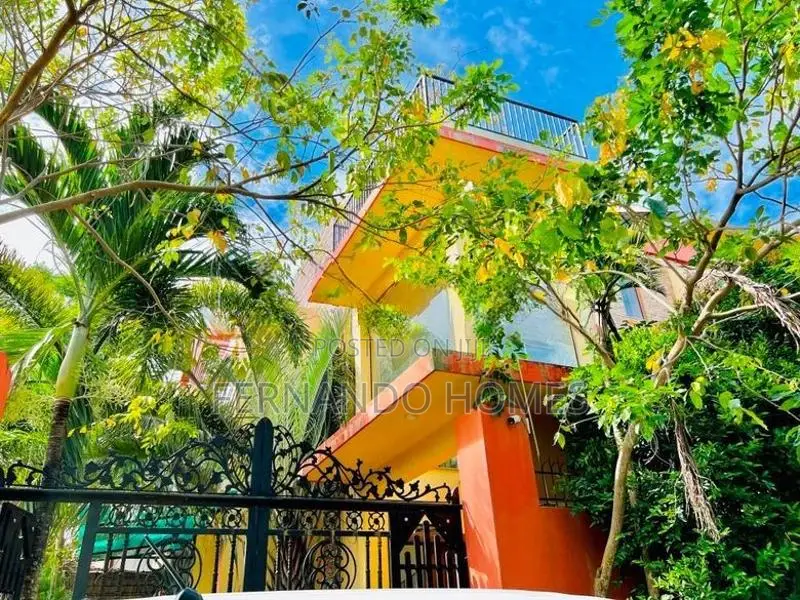 Best Type Box Luxury Designs Solar Powered 5 Br House For Sale Negombo