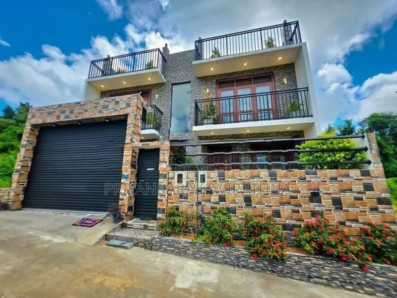 Uncommon Luxury House For Sale in Kahatuduwa