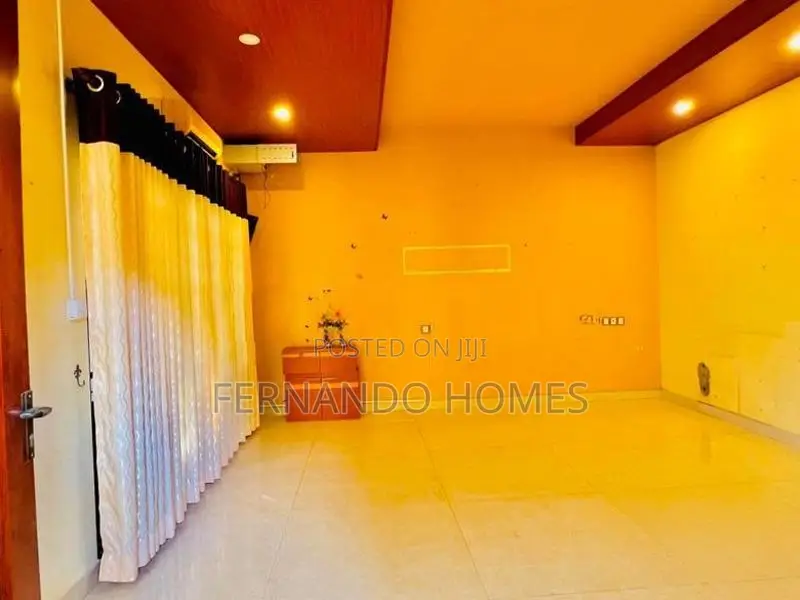 Best Type Box Luxury Designs Solar Powered 5 Br House For Sale Negombo