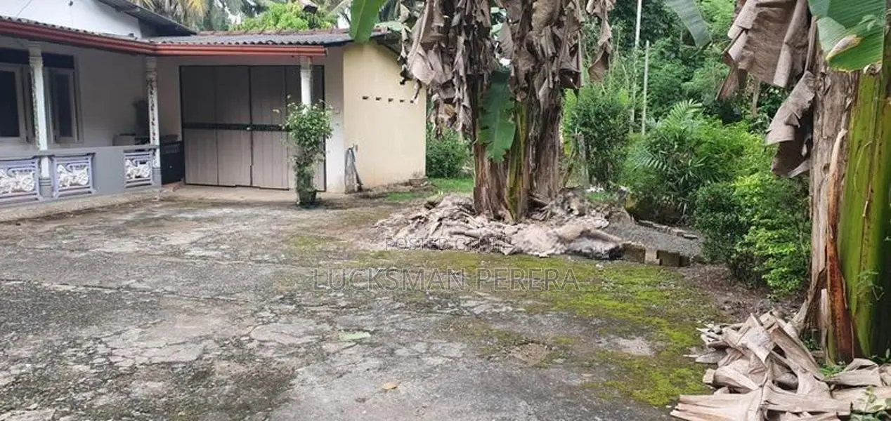 Land with House for Sale Rambukkana