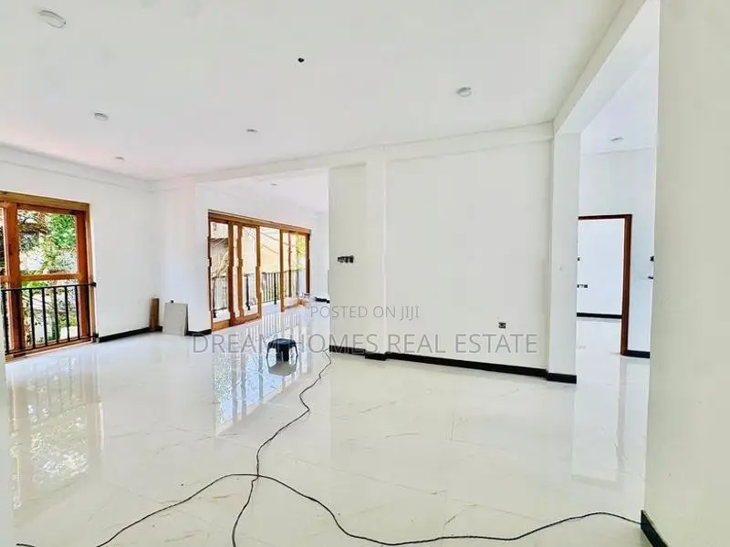 7 Bedroom Luxury House – Boralesgamuwa