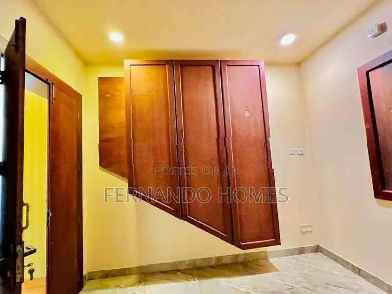 Best Type Box Luxury Designs Solar Powered 5 Br House For Sale Negombo