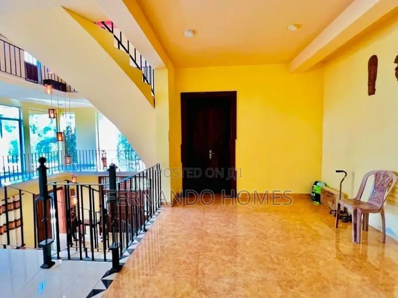 Best Type Box Luxury Designs Solar Powered 5 Br House For Sale Negombo