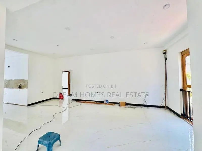 7 Bedroom Luxury House – Boralesgamuwa