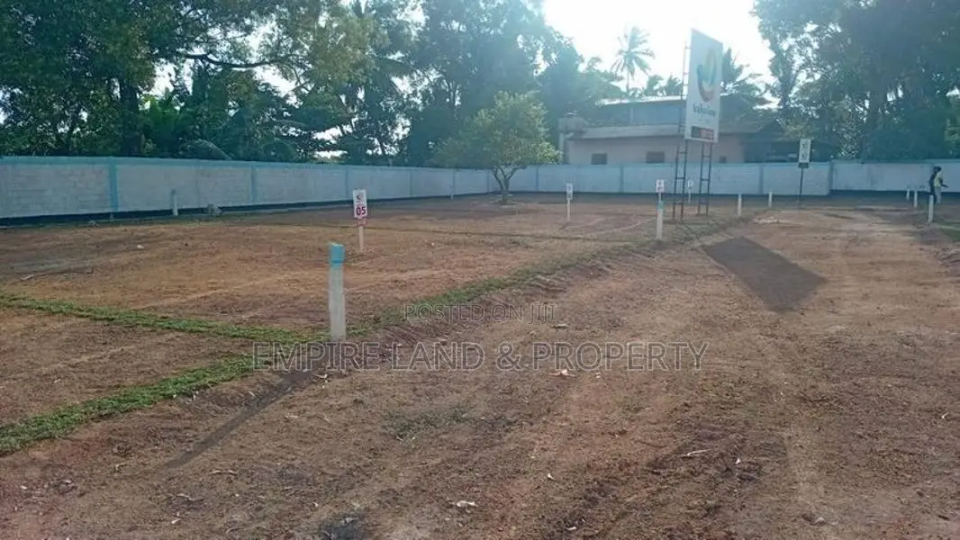Ekala Ja Ela Valuable land for sale Walking Distance to Minuwangoda Ro