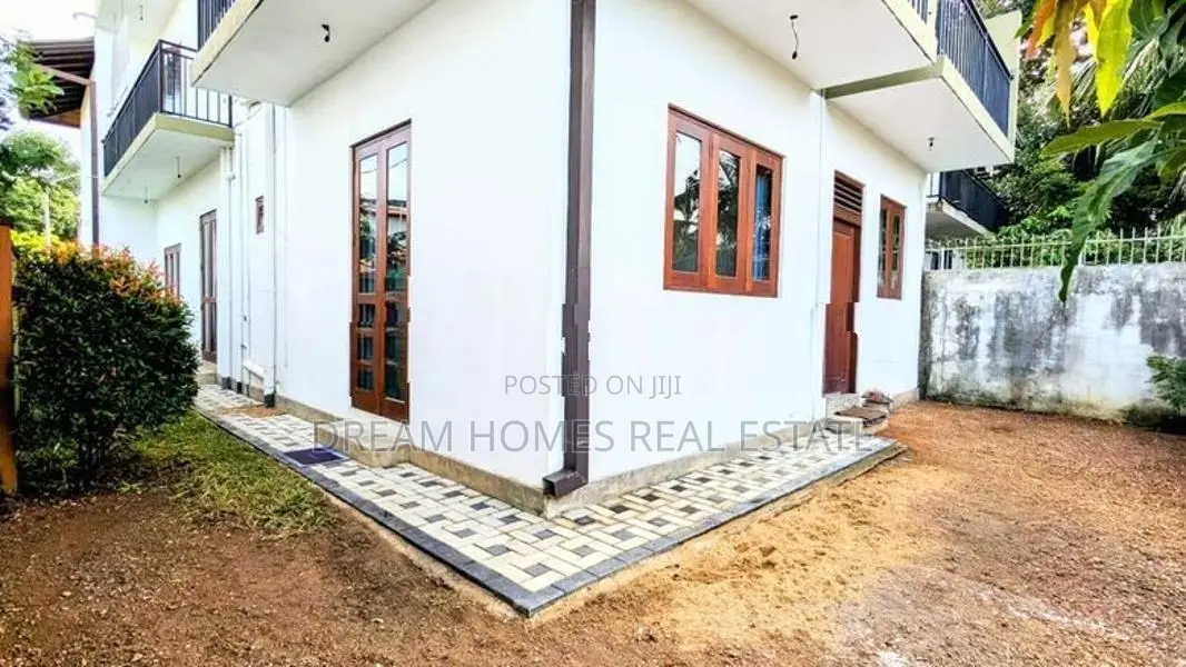 Spacious 5 Bedroom Family House for Sale – Kesbewa, Vijithapura