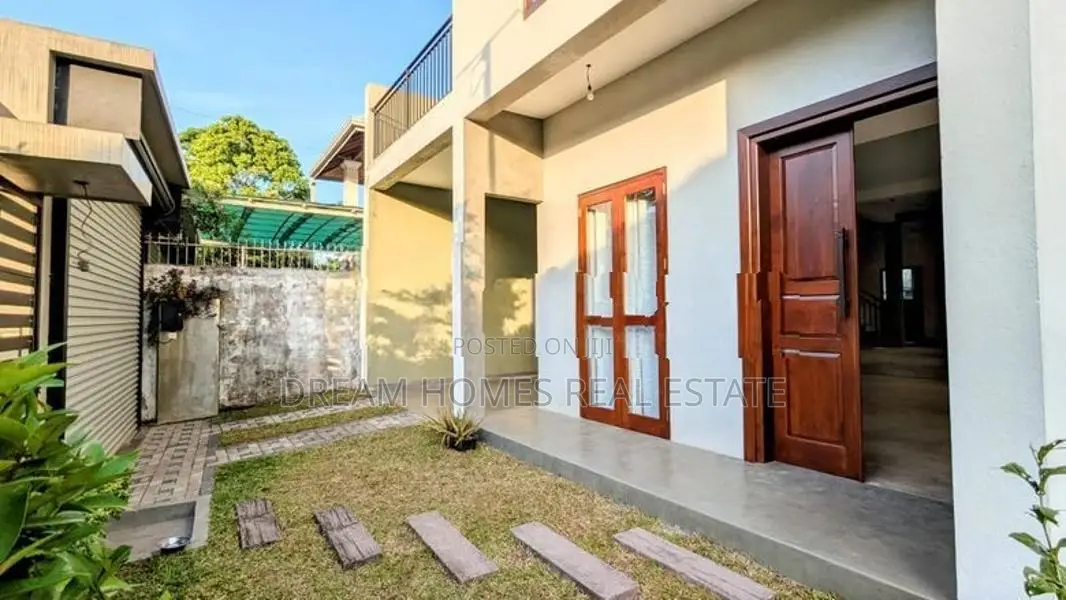 Spacious 5 Bedroom Family House for Sale – Kesbewa, Vijithapura