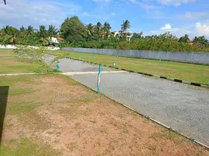 වත්තලින් අගනා බිම් කොටසක් විකිණීමට