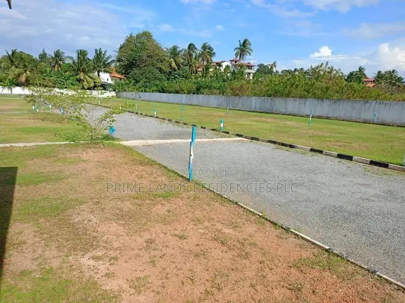 වත්තලින් අගනා බිම් කොටසක් විකිණීමට